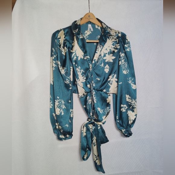 Live 4 Truth Sz M Blue Wrap Around Halter Top Satin Floral - Picture 3 of 6